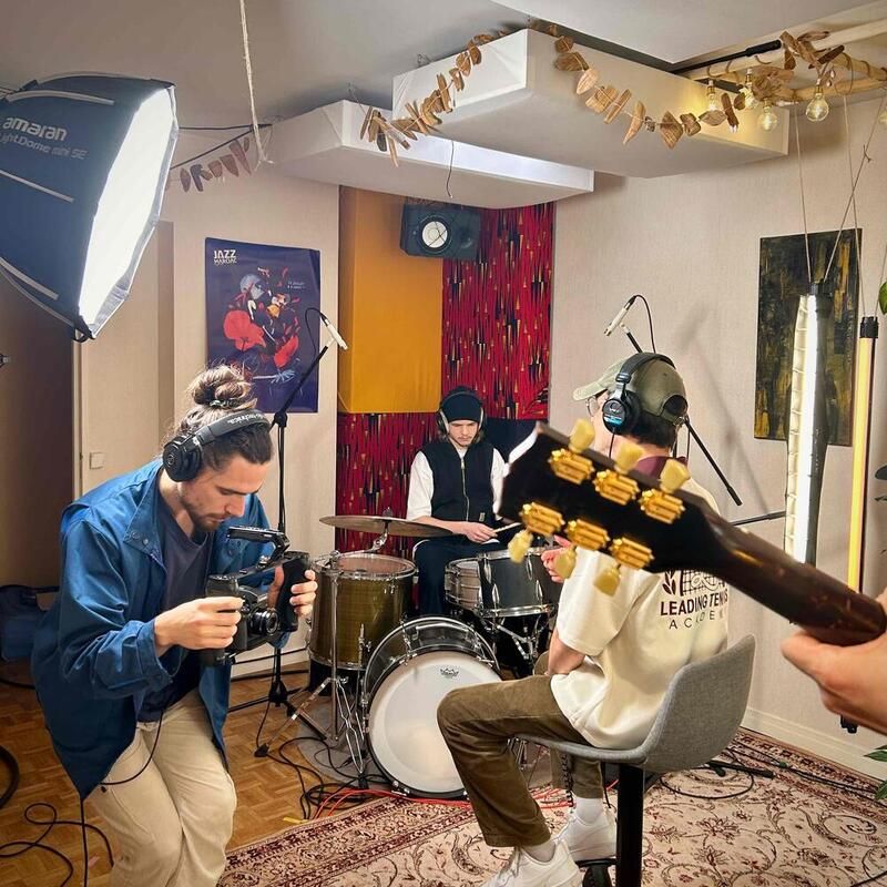 Live in the Pouchett